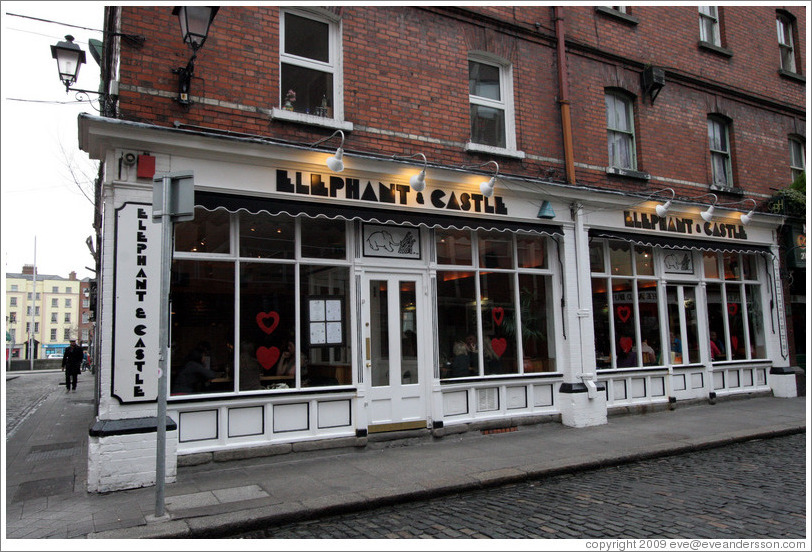 Elephant and Castle pub.  Temple Bar.