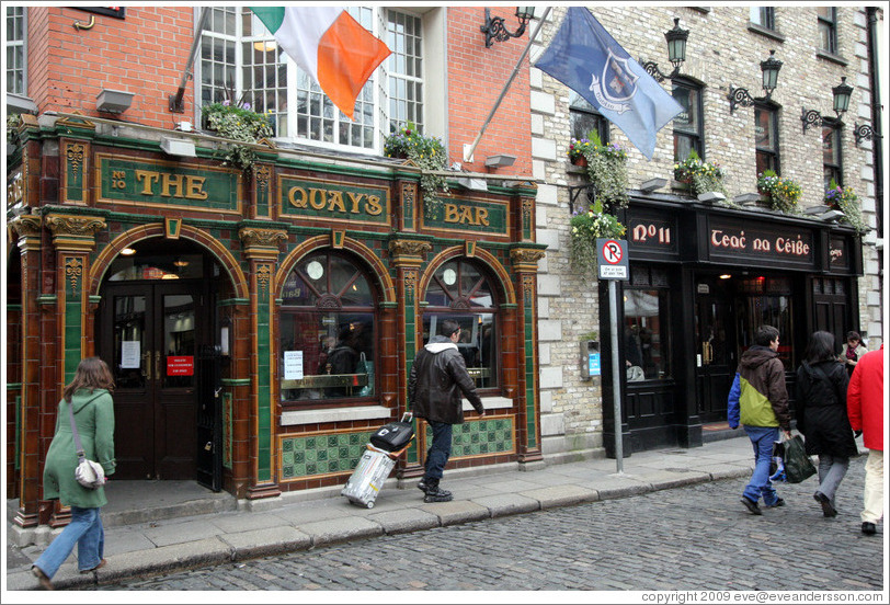 Quays Bar.  Temple Bar.