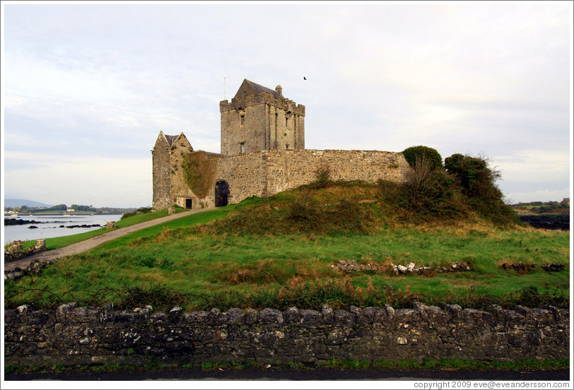 Dunguaire (D?n Guaire) Castle.