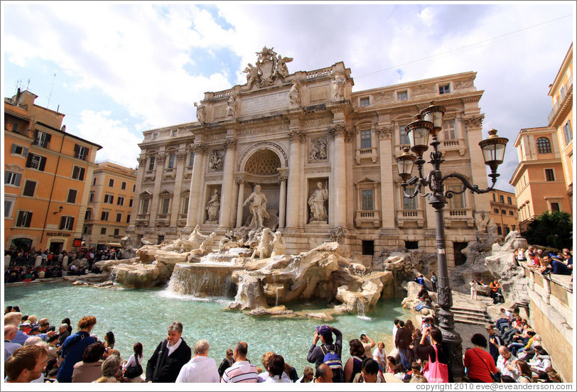 Fontana di Trevi (Trevi Fountain).