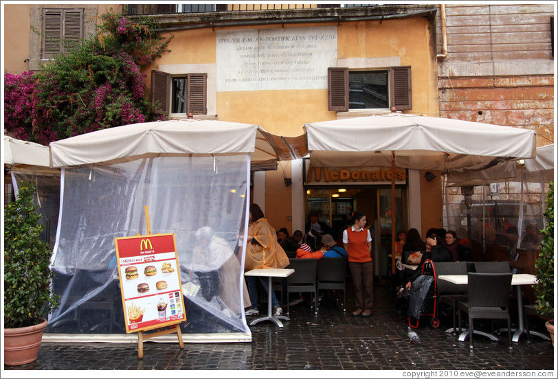 McDonald's, Rome style.  Piazza della Rotonda.