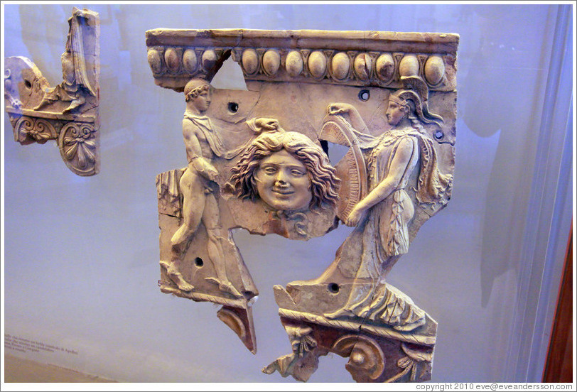 Bell plate with Athena, Perseo and Gorgone, 36-28 BC.  Museo Palatino (Palatine Museum).