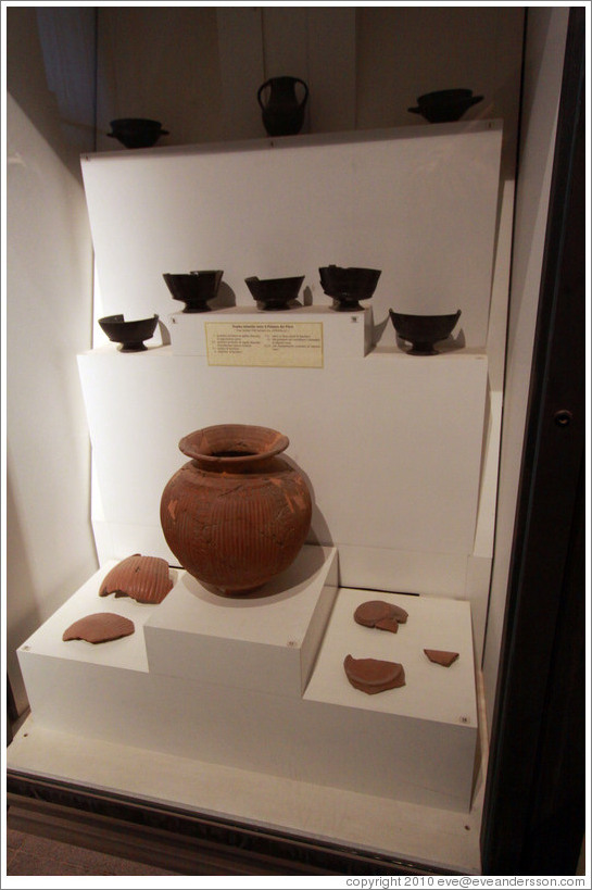 Infant grave, found under the Flavian Palace, 630-620 BC.  Museo Palatino (Palatine Museum).