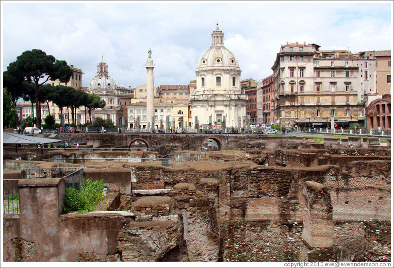 Santa Maria di Loreto (16th century church), Colonna Traiana (Trajan's Column; completed 113 AD), and Santissimo Nome di Maria al Foro Traiano (Church of the Most Holy Name of Mary at the Trajan Forum; completed 1751).