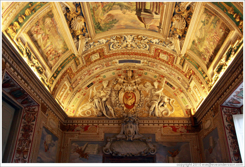 Coat or arms, Vatican Museums.