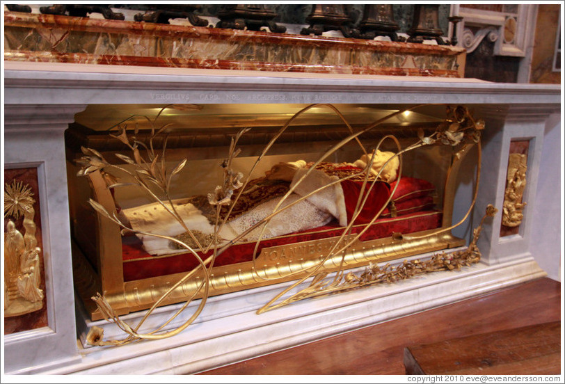 Embalmed body of Pope John XXIII, St. Peter's Basilica.