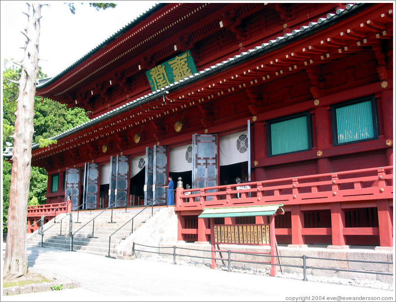 Sanbutso-do Hall at Rinno-ji.