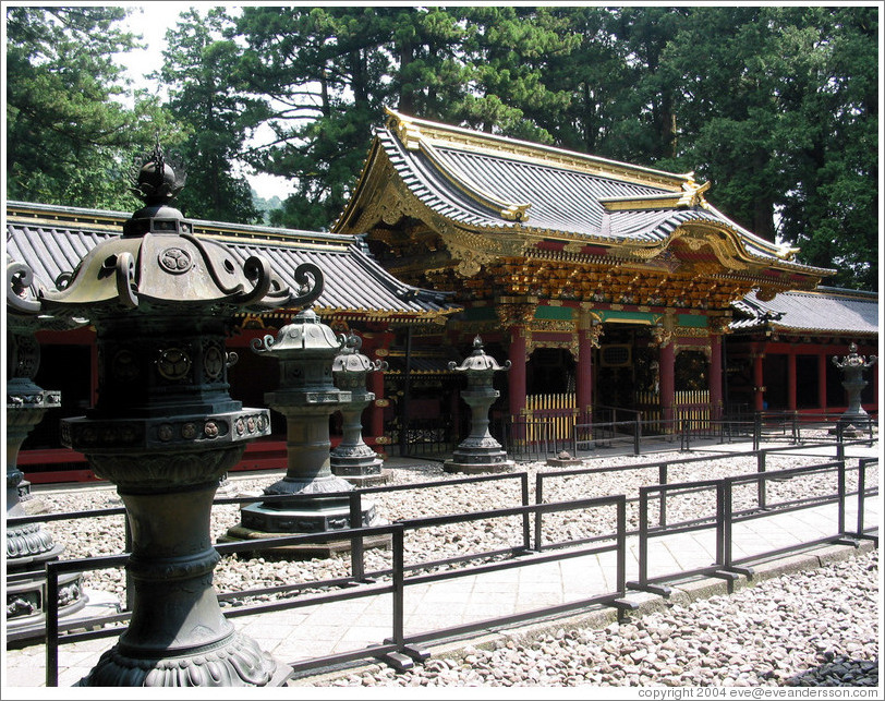 Yashamon Gate.  Taiyuin-byo Shrine.