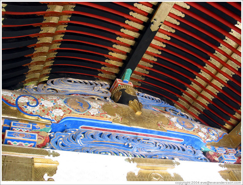 Ceiling.  Sacred fountain.  Tosho-gu Shrine.