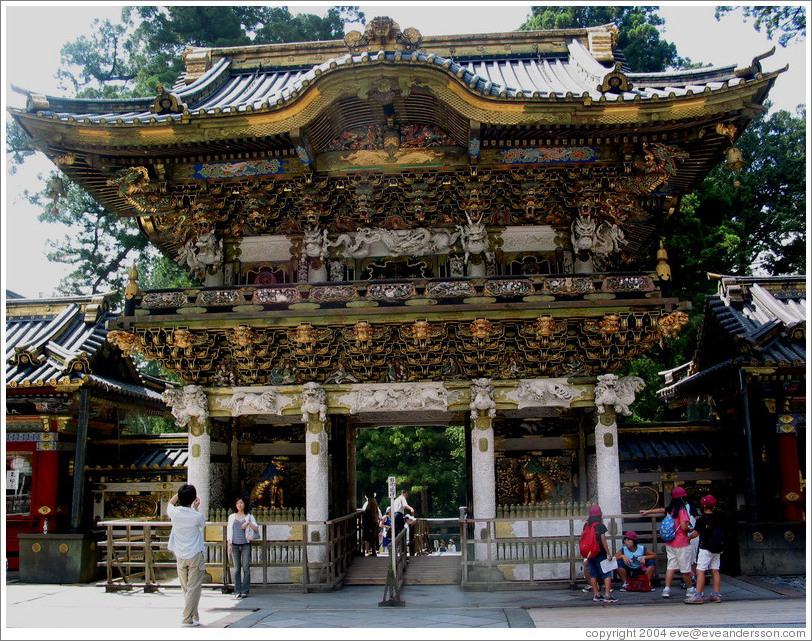 Yomeimon Gate.  Tosho-gu Shrine.