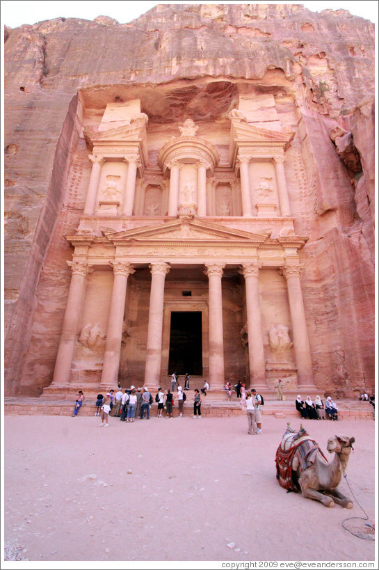 Al Khazneh, a.k.a. The Treasury (&#1575;&#1604;&#1582;&#1586;&#1606;&#1577;&#8206;), with a camel in front.