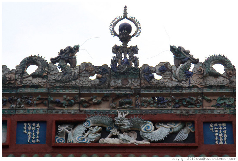 Dragons, roof detail, Chan She Shu Yuen Clan Association building.