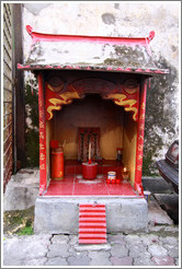 Shrine, alley adjacent to Jalan Petaling (Petaling Street), Chinatown.