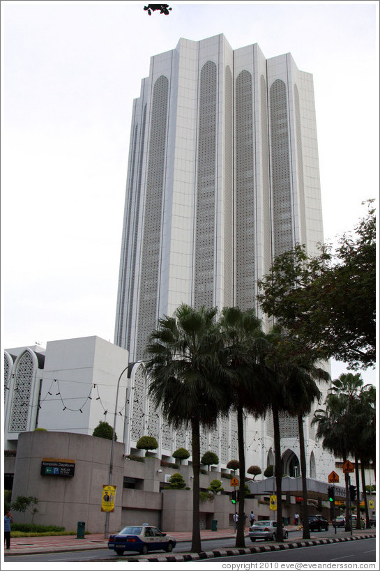 Kompleks Dayabumi (Dayabumi Complex), an Islamic style skyscraper.
