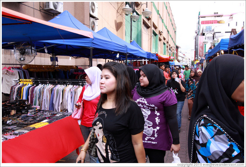 People at the market on Lorong Tuanku Abdul Rahman.