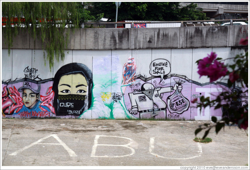 Graffiti at the bank of the Sungai Kelang depicting a veiled woman and a man selling an F-5E engine, presumably one of those from an airbase of the Royal Malaysian Air Force in Dec 2007/Jan 2008.
