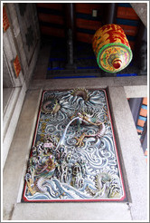 Dragons and lamp, Han Jiang Teochew Ancestral Temple.