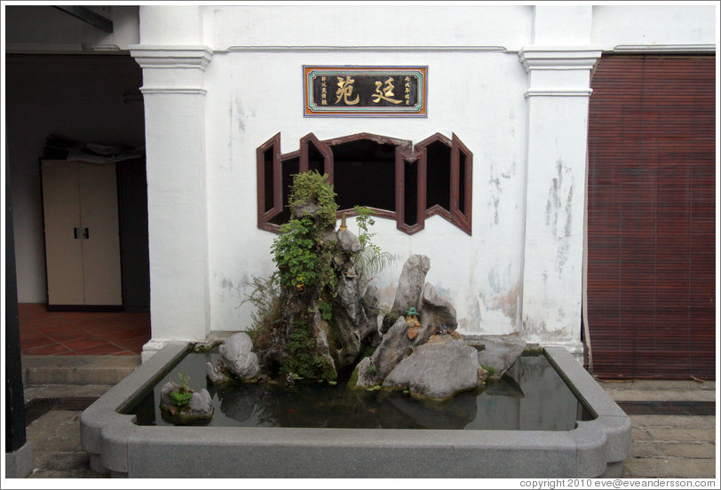 Fountain, Han Jiang Teochew Ancestral Temple.