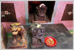 Animal figures, Kuan Yin Teng (Temple of the Goddess of Mercy).