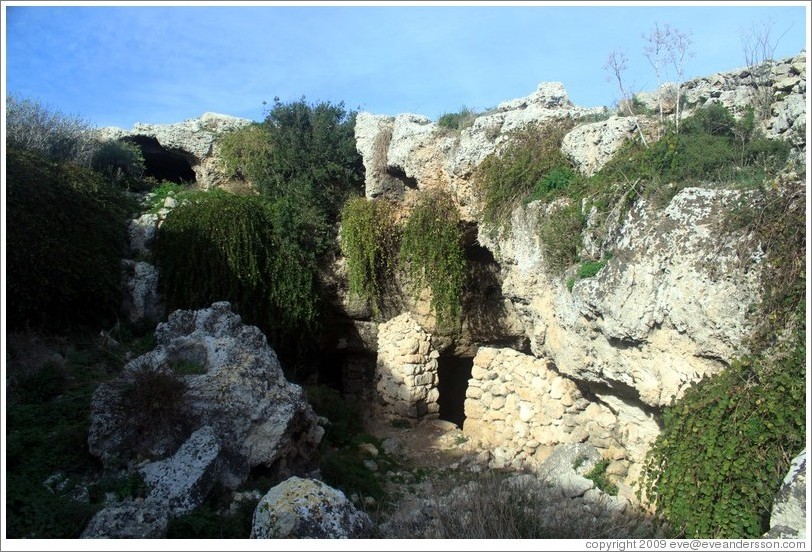 G&#295;ar il-Kbir (the Great Cave), a series of cave houses.