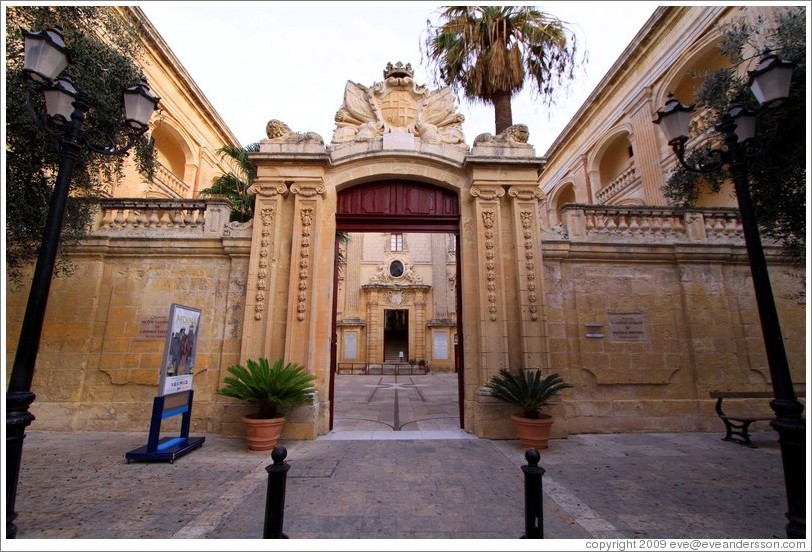 Entrance to Vilhena Palace, which contains the Museum of Natural History.