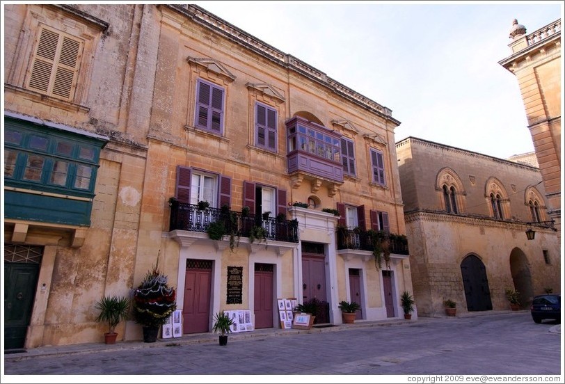 Casa Castelletti Gallery, in a building with purple shutters.  Triq Villegaignon (Villegaignon Street).