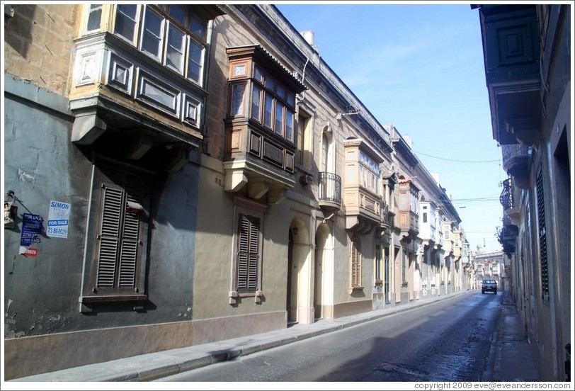 Triq &#288;or&#289; Borg Olivier (George Borg Olivier Street).