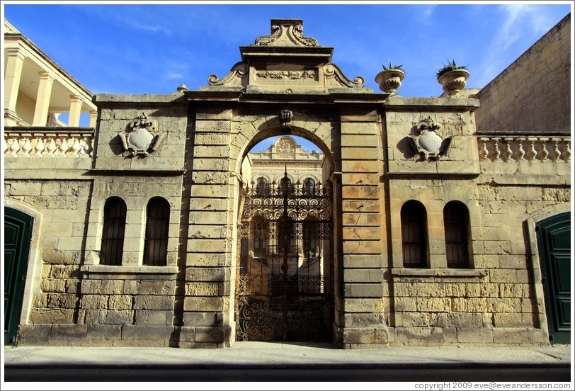 Gate, Triq &#288;or&#289; Borg Olivier (George Borg Olivier Street).