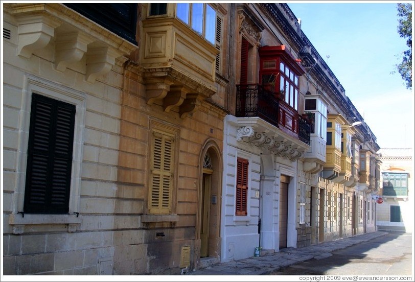 Triq &#288;or&#289; Borg Olivier (George Borg Olivier Street).