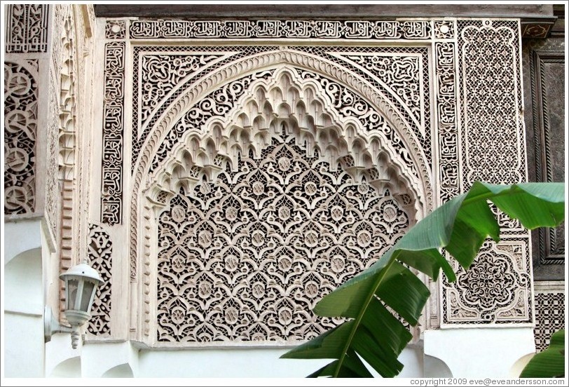 Wall pattern in a courtyard, Bahia Palace.