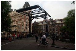 Drawbridge on Staalstraat, over Kloveniersburgwal, Centrum district.