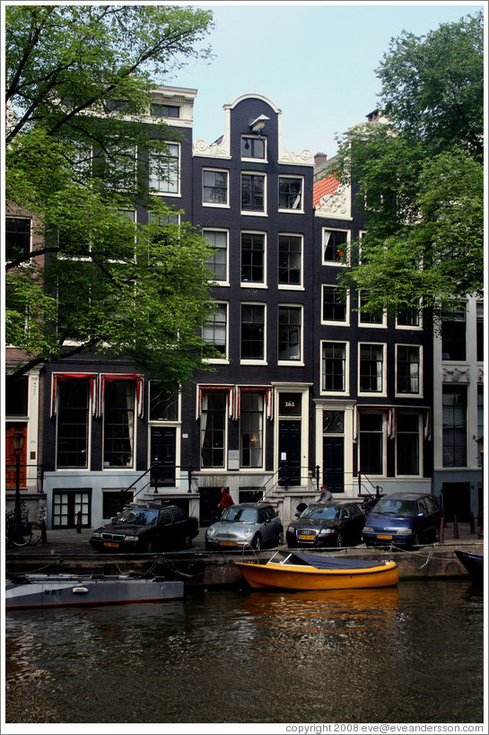 Singel canal at Raadhuisstraat, Centrum district.