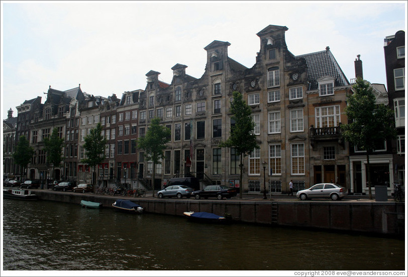 Canal and buildings on Herengracht, Centrum district.