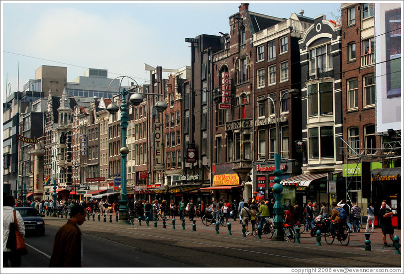 Damrak, Centrum district.