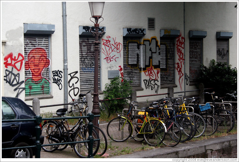 Graffiti and bicycles, Centrum district.