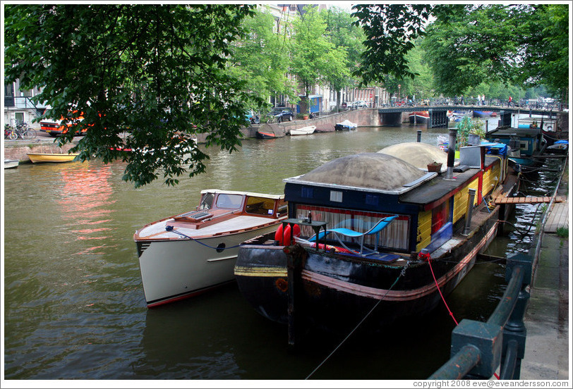 Houseboat, Singel canal, Centrum district.