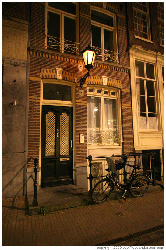 Building on Leidsestraat at night, Centrum district.