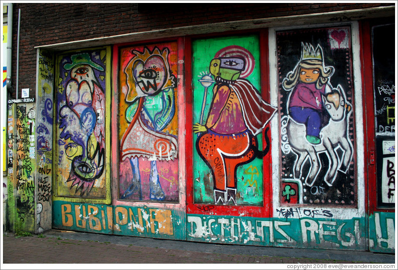Graffiti.  Spuistraat, Centrum district.