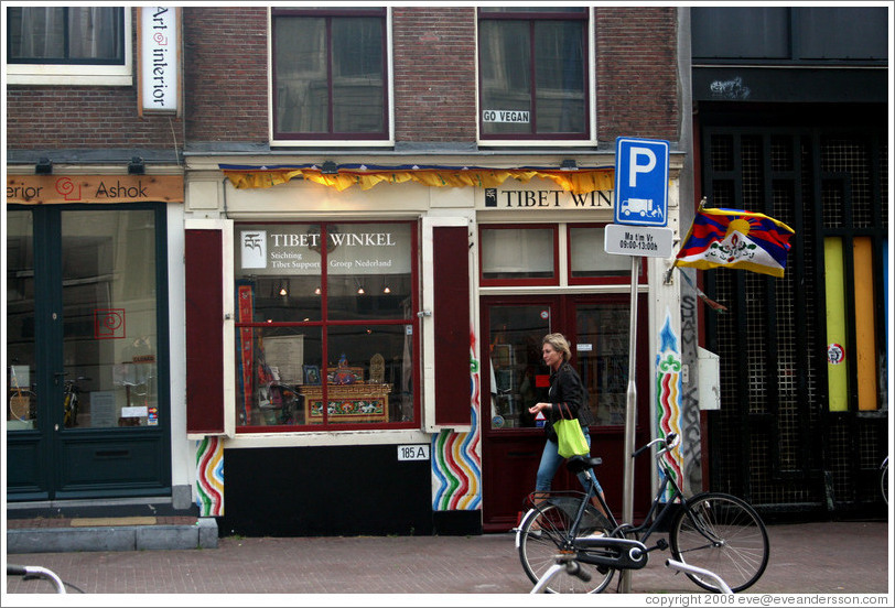 Tibet Winkel, with Go Vegan sign.  Spuistraat, Centrum district.