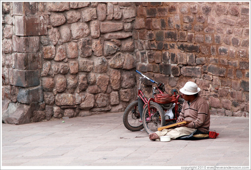 Musician in front of La Merced.