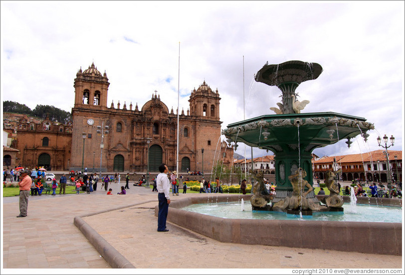 Fountain and Cathedral, Plaza de Armas.