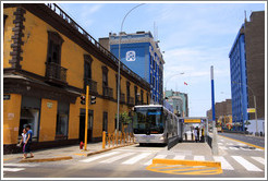 Bus stop, Estaci?ir?e la Uni?Historic Center of Lima.