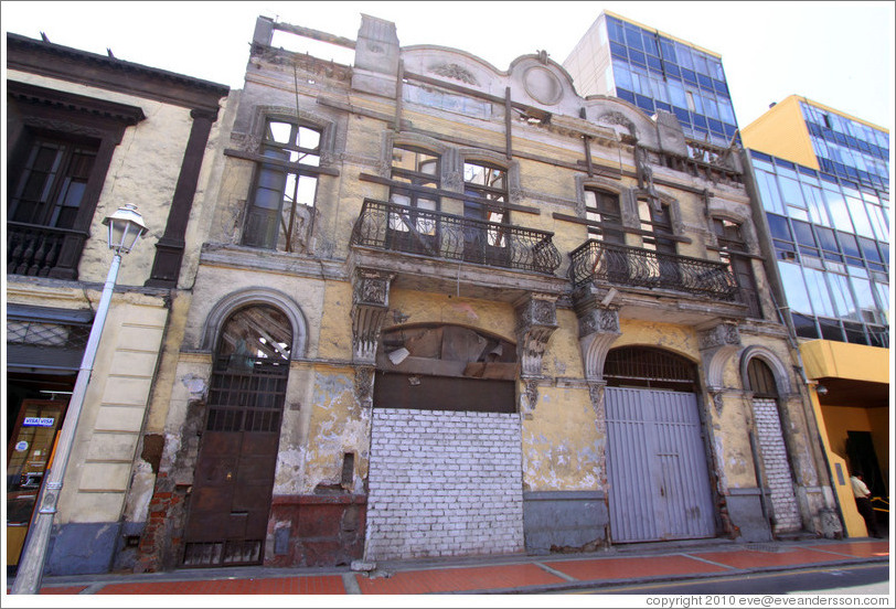 Deteriorated building, Calle Lampa, Historic Center of Lima.