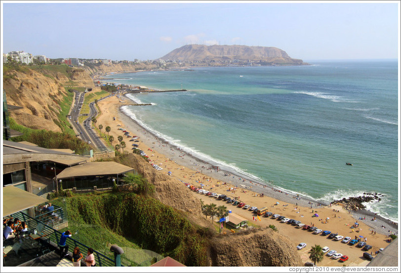 View of the beach, El Malec?Miraflores neighborhood.