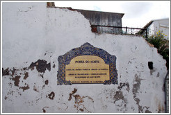 Porta do Norte, the location of the old north gate of the castle.