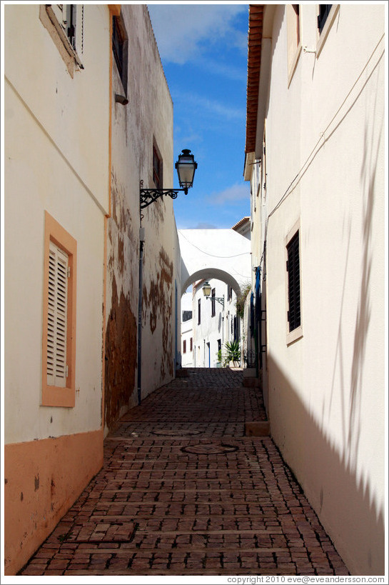 Arch, Travessa da Igreja Velha.