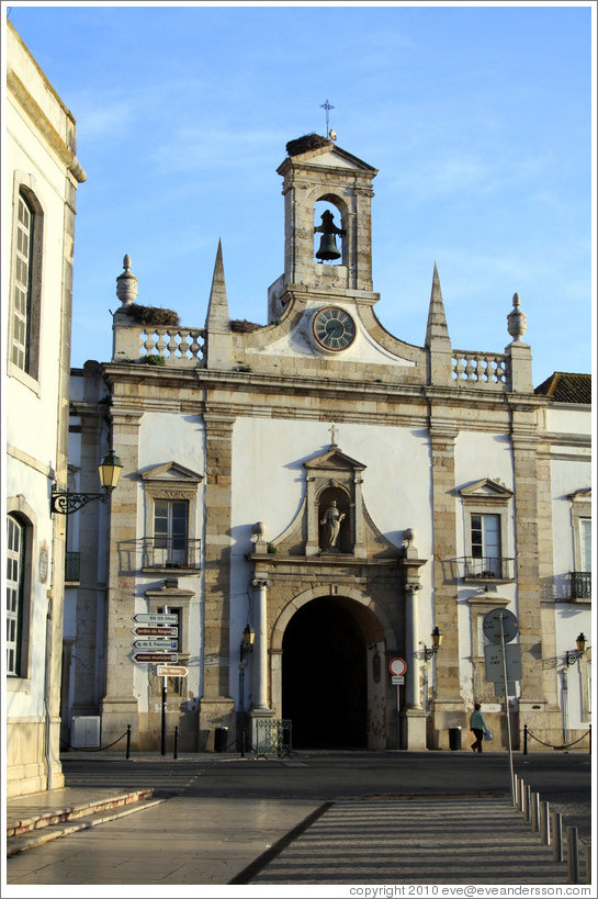 Arco da Vila (Town's Arch), one of the entrances to the old city.