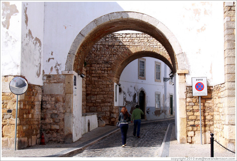 Arco do Repouso (Arch of Rest), one of the entrances to the old city.