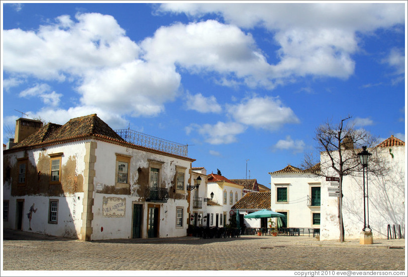 Pra?do Afonso III, Conquistador da Cidade (Plaza of Afonso III, Conqueror of the City).