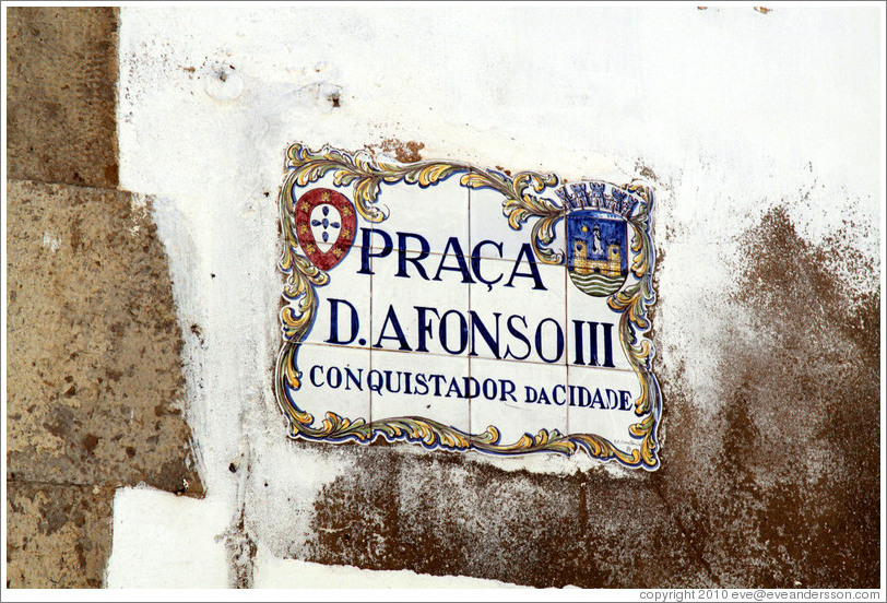 Sign, Pra?do Afonso III, Conquistador da Cidade (Plaza of Afonso III, Conqueror of the City).